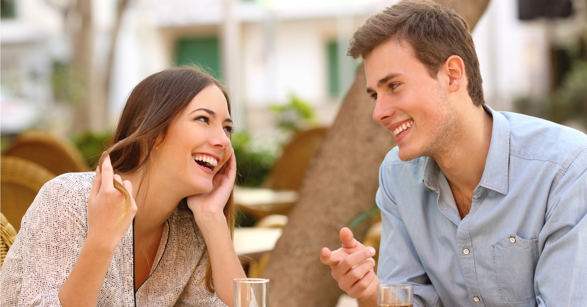 How to Tell If You're a Flirt (Without Even Trying)